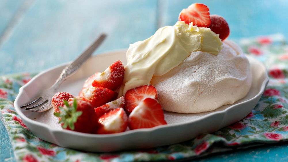 Fresh Strawberries & Cream Large